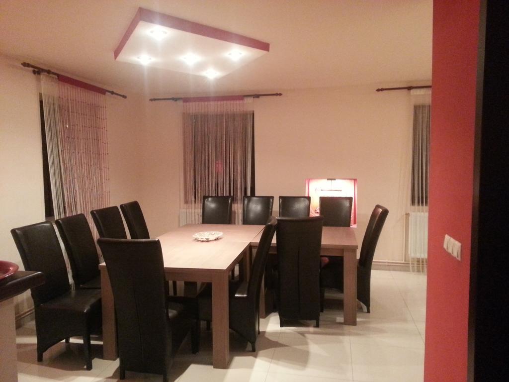 Casa De Vacanta Silvia Vărmaga Exteriör bild