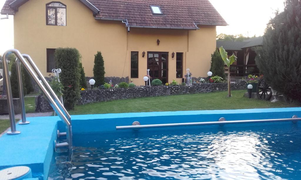 Casa De Vacanta Silvia Vărmaga Exteriör bild