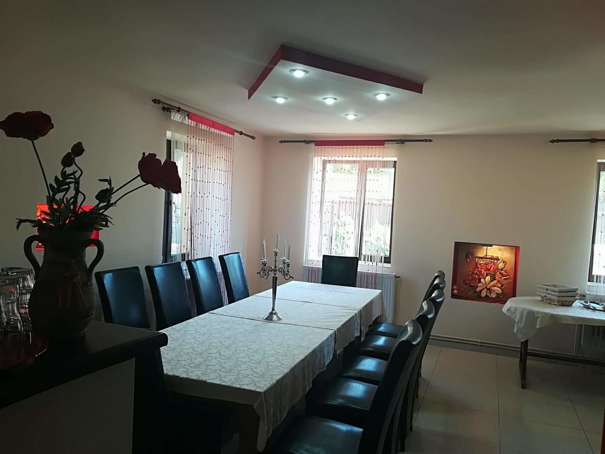 Casa De Vacanta Silvia Vărmaga Exteriör bild