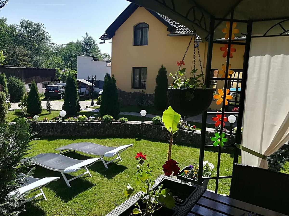 Casa De Vacanta Silvia Vărmaga Exteriör bild