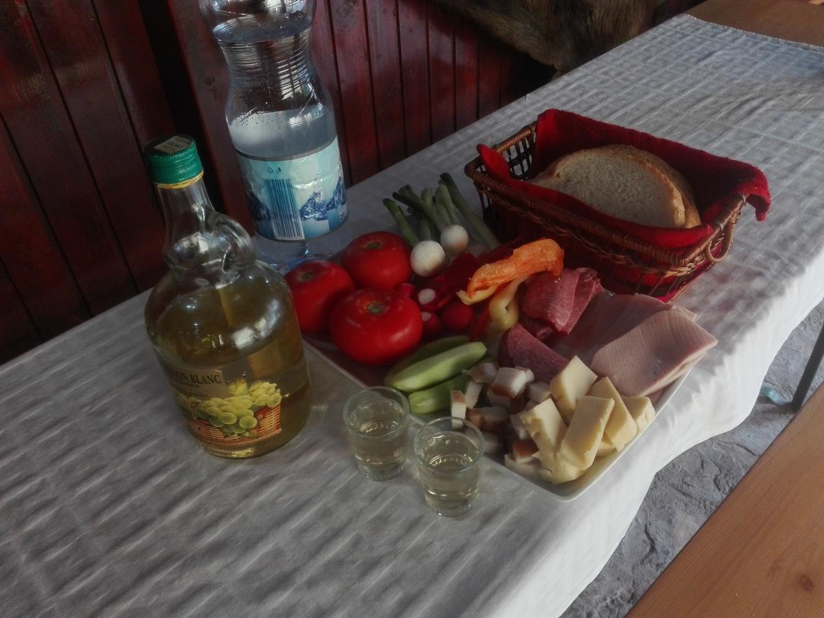 Casa De Vacanta Silvia Vărmaga Exteriör bild